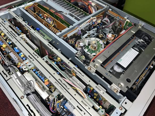 Okay, here's an analysis of the image of the opened computer system, broken down into the requested sections where appropriate. It's a complex image, and these analyses are necessarily interpretations, so they will la...